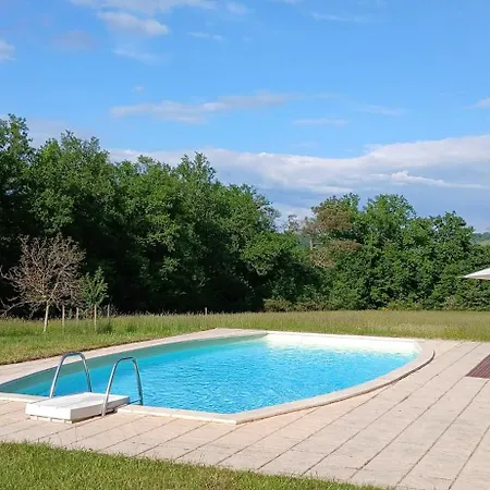 Holiday home Grange Avec Piscine - La Hulotte Du Cluzel *